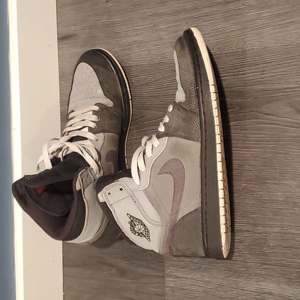 Jordan 1 Mid Retro. Size 8